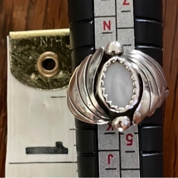 Vintage 70’s Sterling Mother of Pearl Ring - Picture 3 of 5